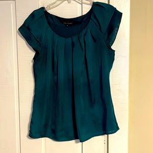Hunter green cap sleeve top